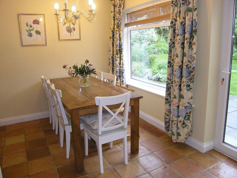 dining room design games