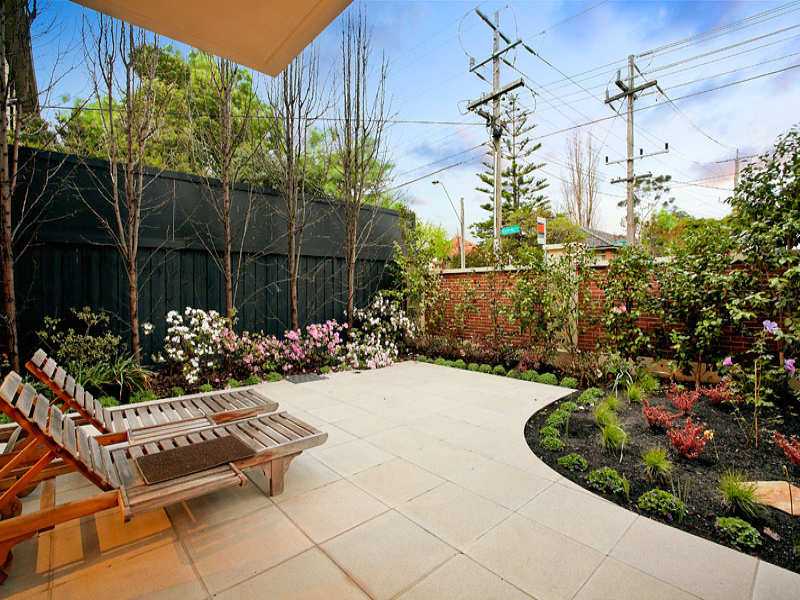 home garden wall design